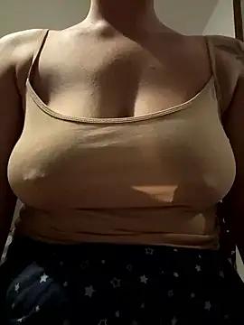 Curvy-Carla31